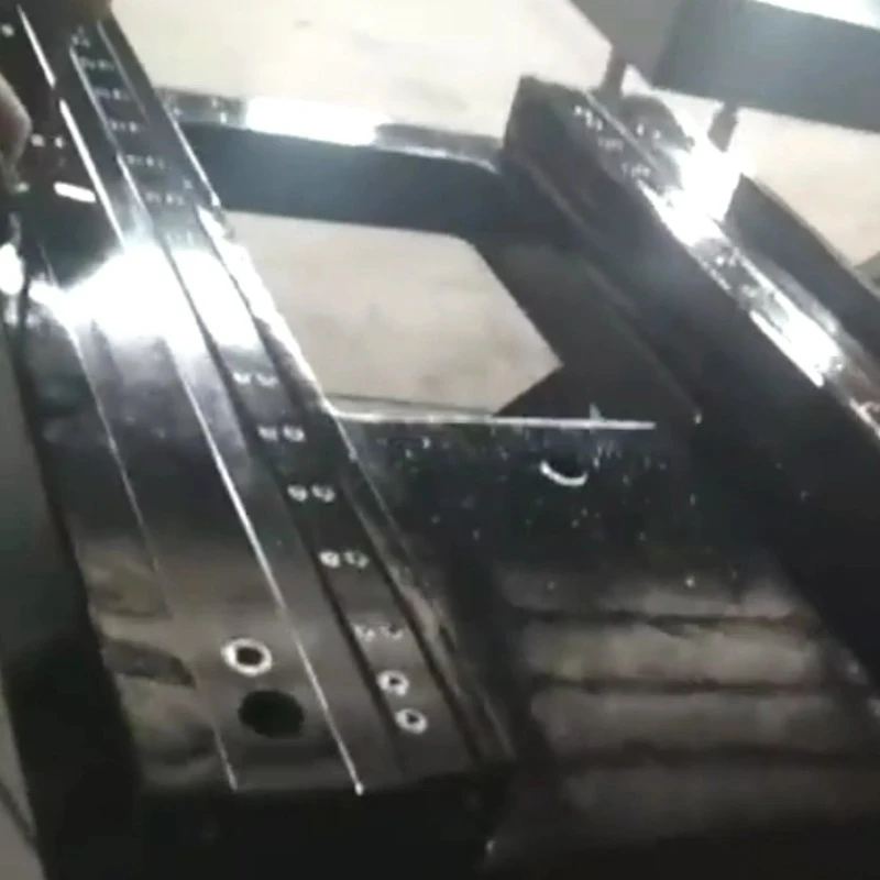 গ্রানাইট উপাদানগুলি প্রক্রিয়াজাত করা হয়েছে এবং বর্তমানে পরিদর্শন করা হচ্ছে